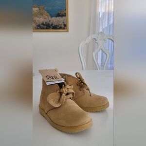 Clarks/Zara Genuine Leather Kids Tan Shoes Size 9.5